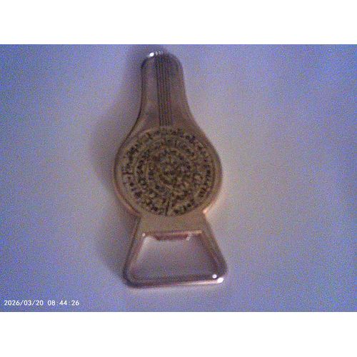 Hierogriyphe Inscrit Sur Decapsuleur De Biere