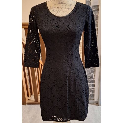 Robe Noire Unie Toute En Dentelle Ajourée