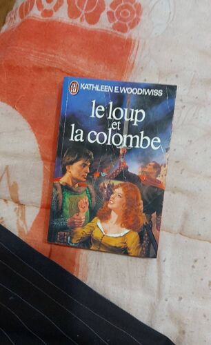 Kathleen Woodiwiss Le Loup Et La Colombe