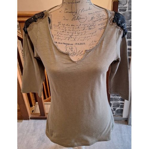 Tee-Shirt Kaki À Manches 3/4 Et Épaules Recouvertes De Sequins Noirs