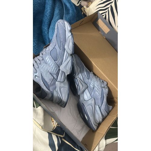 New Balance 9060 Bleu Grise / Très Peu Portées