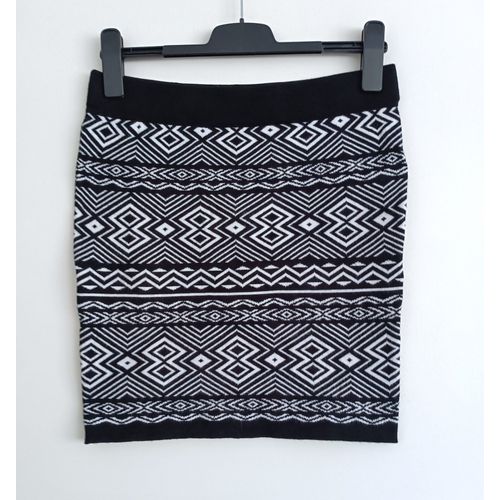 Mini Jupe En Laine Noir Et Blanc. Dessin Geometrique. Tissaia. Taille 38 / 40