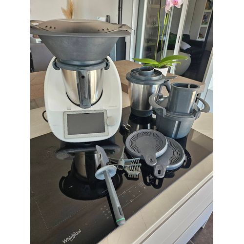 Thermomix tm6 + 2 ème bol + découpe minute.