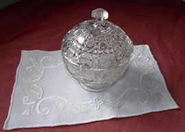 Sucrier ancien Vintage ou bonbonnière en verre Dimensions Hauteur 14 cm Diamètre 10,5 cm