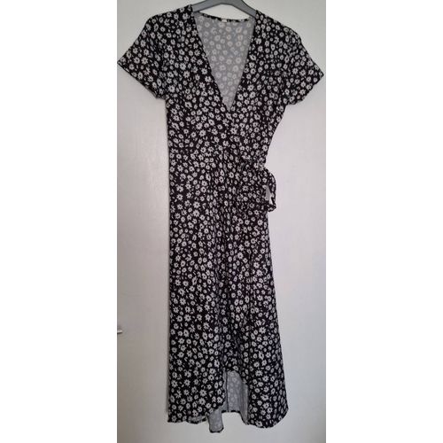 Longue Robe Portefeuille Noire À Fleurs Blanches