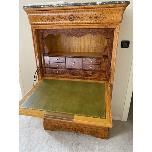 SECRETAIRE EN CITRONNIER ET LOUPE D'ORME