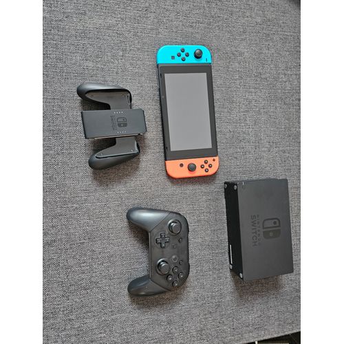 Nintendo switch 1 V2 Joycon rouge et bleu + manette PRO