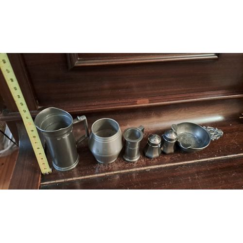 Lot de 5 petits objets en étain + 1 en métal similaire