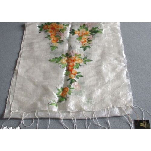 Echarpe En Soie D'Asie Beige/Écru Avec Motif Coloré Orange Et Vert Sur 42cm De Haut À Chaque Bout-Légères Franges Dans Le Bas-Dimensions 40x170cm (Hors Franges)-Rapportée Du Vietnam-Jamais Portée