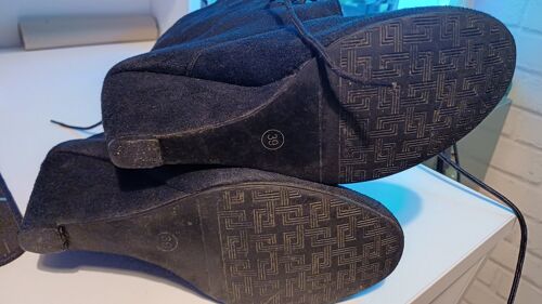 Bottines En Daim Noir - 39