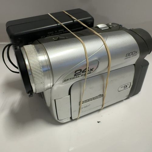 Panasonic NV-GS17EF-S - Caméscope - 800 KP - 24x zoom optique - Mini DV - argent