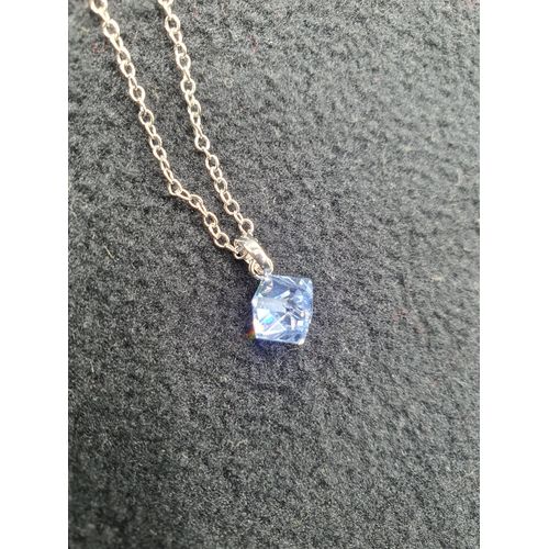 Pendentif Cube Cristal Bleu Femme Swarovski