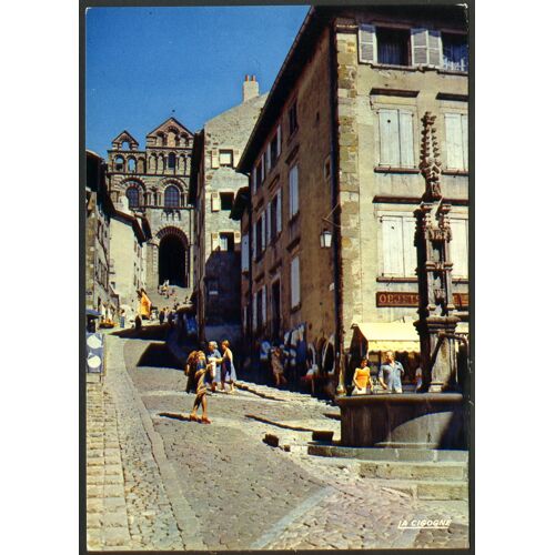 Carte Postale Le Puy-En-Velay , Haute-Loire , La Ville La Plus Curieuse De France , La Rue Des Tables , La Fontaine Des Pénitents Et La Cathédrale