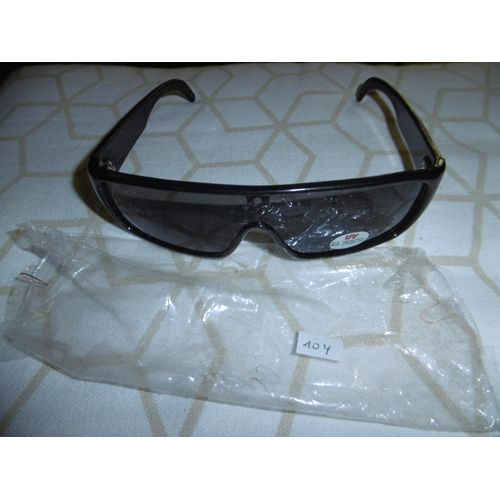 Lunette De Soleil Monture Plastique Cerclé Noir Monobloc Verres Fumés Protection Uv 400 Ce Farbel 104