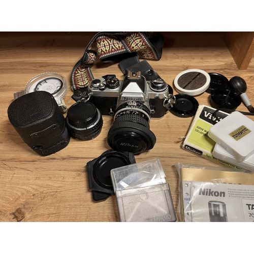 Lot Nikon FE + objectifs et accessoires