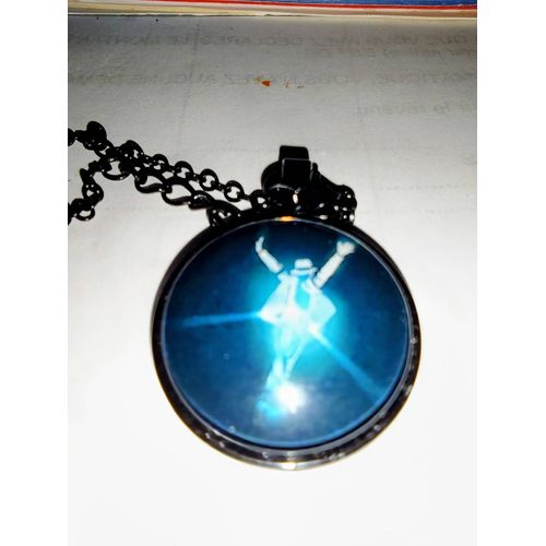 Collier Pendentif Rond Michael Jackson Lumineux