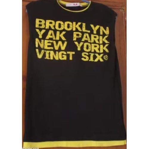 Tee-Shirt Sans Manches-Coton Épais- Marque Vingt Six Taille M -Noir Avec Grande Inscription En Lettres Jaunes Brooklyn....New York