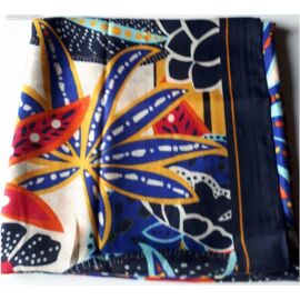 Grand Foulard À Motif Exotique Et Couleurs Vives - 130x130cm - 100%Polyester Aspect Doux Et Soyeux - Bords Gansés Tout Autour - Marque Blancheporte