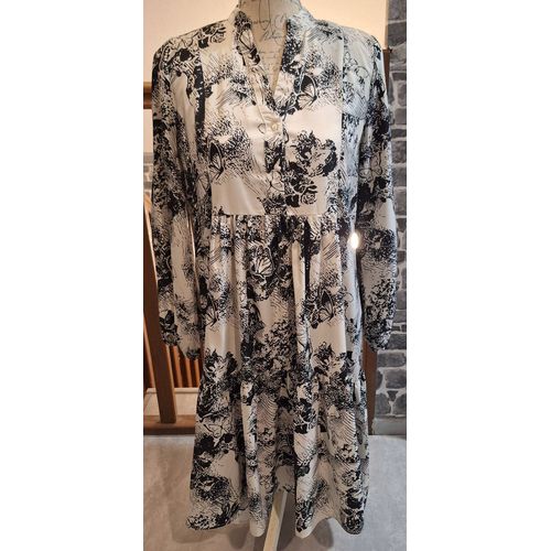 Robe Fluide Crème À Motifs Papillons Noirs