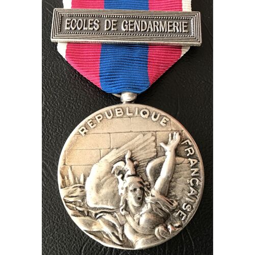 Medaille - Defense Nationale - Agraffe Ecoles De Gendarmerie - Echelon Argent