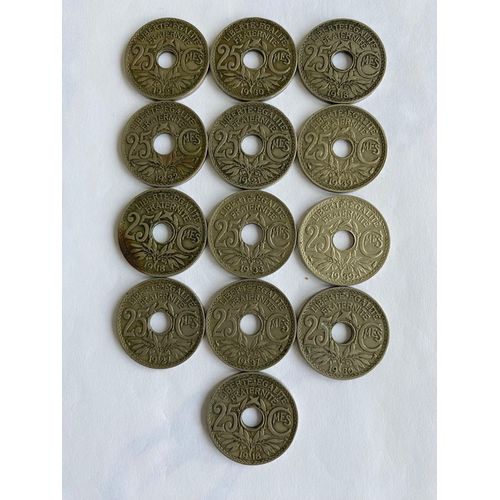 Lot De Pièces Anciennes En Franc  Avec Quelques Pièces  Étrangères   Et Environ 1 Kilo  Pièces  De 5 / 10 / Et 20 Ct De Franc 
