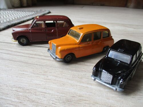 Lot 3 Taxis : M. Persaud London Taxi Ltd + Corgi, Austin, London Taxi + Budgie Models, London Taxi Cab-Corgi + Budgie + M. Persaud