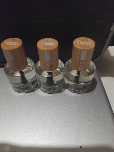 Soins Ongles Et Cuticules. Vernis. Huile De Soin Par Massage. Marque De Qualité "Vegan Et Bio" Zao. 