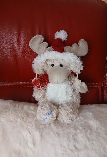 Peluche-doudou Renne avec bonnet & écharpe *Louise Mansen