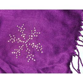 Grande Echarpe Foulard Violet Motif Strass Cristal Flocon De Neige 190 Cm X 60 Cm - Grand Châle Très Doux - Parfait État - Envoi Très Rapide Et Soigné.