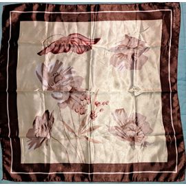 Echarpe Foulard Tableau Ted Lapidus Marron Jaune Fleurs Tissu Satin Châle Carré 80 Cm 100% Polyester - Motif Fleuris Retro Vintage Très Doux - Parfait État - Envoi Très Rapide Et Soigné.