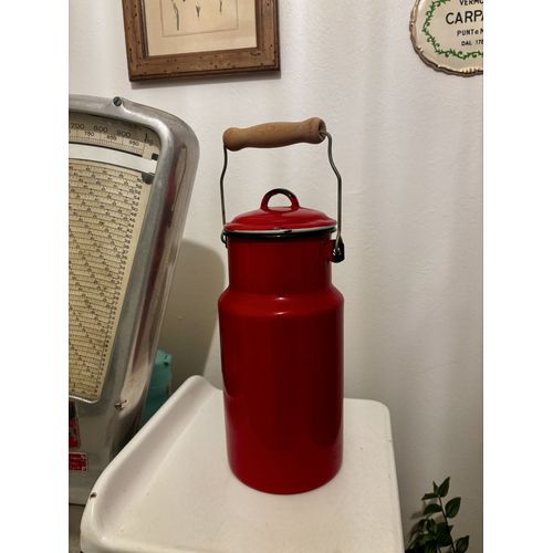 Pot à lait en métal émaillé rouge