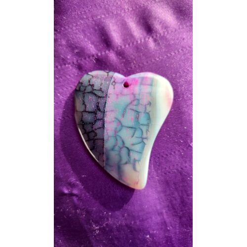 Pendentif Coeur En Agate. Violet Avec Veines De Dragon. 5.5 Cm. Superbe Pierre À La Belle Transparence À La Lumière. Parfaite Idée De Cadeau. Lot 1153
