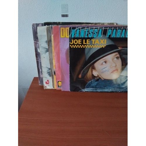 Lot De 9 Disques 45 Tours En État Satisfaisant - Articles Déclassés