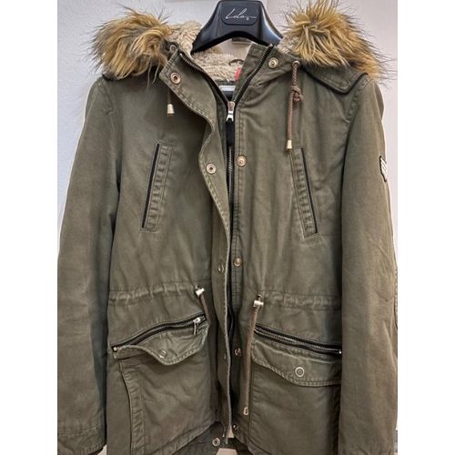 Manteau Pimkie Comportant Plusieurs Poches Et Une Capuche À Fourrure