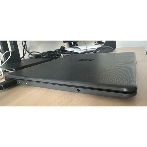 HP portable 15-dw2xxx i3 256 SSD avec 8Gb de RAM excellente état, taille écran 15.6 pouces