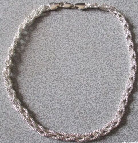 Collier Formé De Minuscule Perles Argentées Torsadées Entre Elles Façon Chaîne Épaisse-Très Brillant-Longueur 40cm-Dessin D'Un Petit Logo En Forme De Diamant Sur Le Fermoir-Ancien Et Jamais Porté