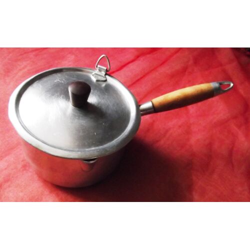 Casserole( Petite) Tournus Unis France En Aluminium Manche En Bois Et Son Couvercle Époque1950/1960.