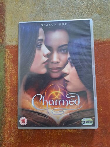 Charmed (2018) Saison 1, Anglais