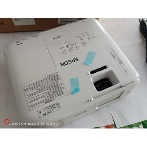 Vidéoprojecteur EPSON EB-X49 MODEL H982B avec support de fixation mural