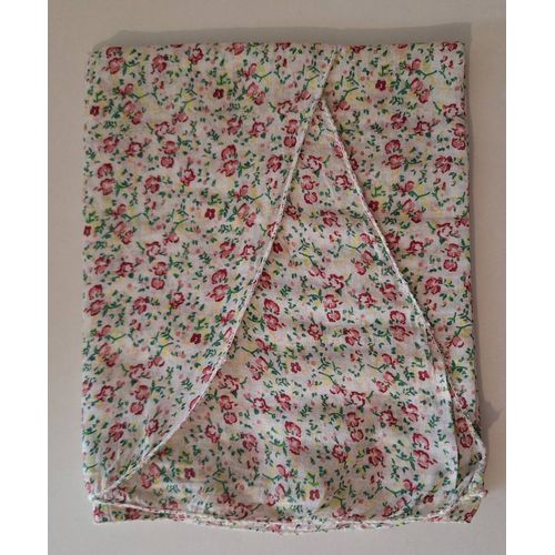 Echarpe Fluide Et Légère Blanche Et Fleurie