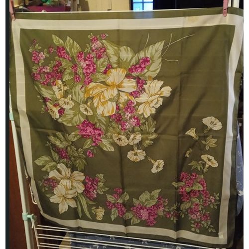 Foulard - " Damart " - En Polyester - 78 X 80 Cm Environ - Réf V 5