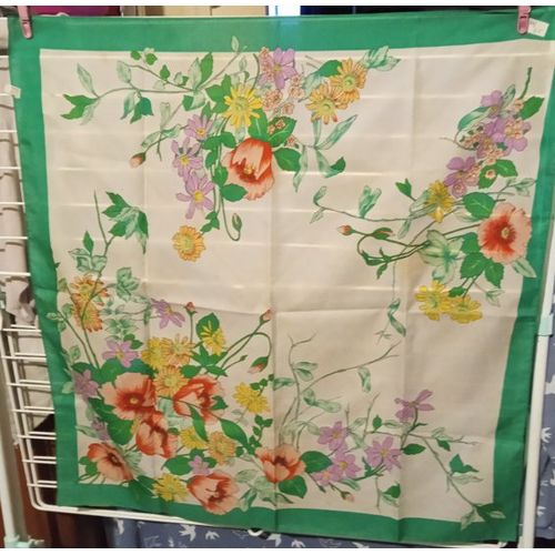 Foulard - " Damart " - En Polyester - 68 X 68 Cm Environ - Réf V 6