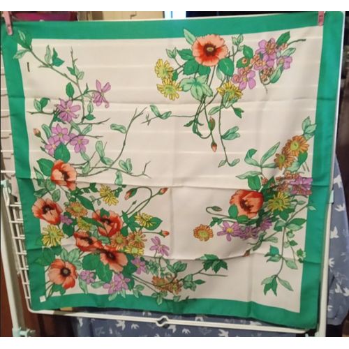 Foulard - " Damart " - En Polyester - 68 X 68 Cm Environ - Réf N 7