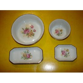 Nécessaire de toilette en porcelaine pour poupée