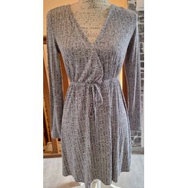 Robe Fluide Grise À Fines Rayures