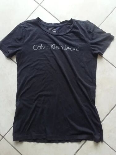 Haut - Tee Shirt Femme Calvin Klein Taille M.
