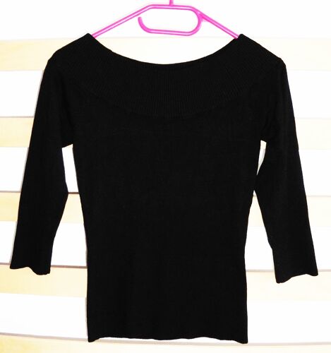 Pull Noir Manches 3 / 4. Grande Encolure. Divided. Taille 36