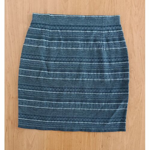Jupe Courte Degrade De Gris. Rayures Et Formes Geometriques. Camaieu. Taille 38