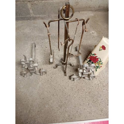 Vend chenets en fer forgé avec Seau super 👍👍