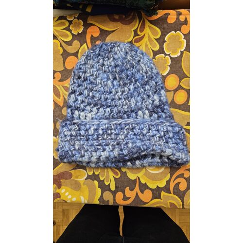Un Ensemble Bonnet + Écharpe Adulte En Laine Bleue
